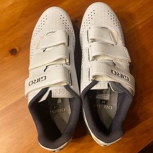 Cycling shoes size 41 - compatible with Peloton.